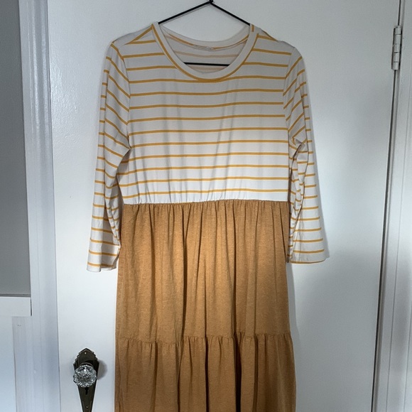 Tiered+striped flowy dresses - Picture 5 of 9